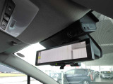 後ろに大きな荷物があって後方確認が出来るスマートルームミラーです。