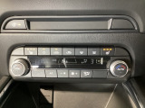 温度の設定のみで快適な風量やモードなどを自動調整してくれるフルオートエアコンを装備!