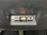 ETCがついています。高速道路の料金所の通過も楽々です。 カードの取り出しもしやすい場所についています。