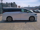 両側パワースライドドア付きだから、狭い駐車スペースなどでの 乗り降りラクラク!小さなお子さまのいるご家庭には嬉しい装備。