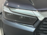 LEDヘッドライトは、点灯の瞬間から最大光量を発揮し、突然暗くなるトンネルなどでの安定感を高めます。