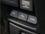 USB接続、HDMI接続、12Vの電源ソケットも使いやすい場所に装備されています。