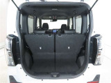 便利な5:5分割可倒式シートです。収納と乗車人数のバランスに優れています♪荷物の大きさに応じたラゲージスペースをフレキシブルに作り出せるので、シーンに応じた使い方ができます♪
