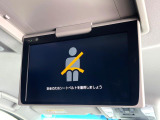 【後席モニター】家族や友人とお出かけする機会が多い方に大人気の後席モニターを装備!見やすい位置に画面がありテレビやDVDの視聴も快適!友達もお子様も、後席にしか乗らなくなるかも??