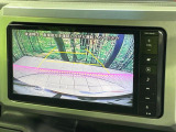 【バックカメラ】駐車時に後方がリアルタイム映像で確認できます。大型商業施設や立体駐車場での駐車時や、夜間のバック時に大活躍!運転スキルに関わらず、今や必須となった装備のひとつです!