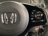 ハンドルにHondaセンシング系のクルーズコントロールやレーンキープアシストなどのスイッチが装備されています。ハンドルから手を離さず安全に操作できます。
