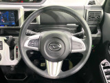 インテリアに合わせたデザインのステアリングは、運転される方のことも考え、運転しやすい形状、大きさです。是非一度、実際に触ってお確かめください。