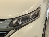 LEDヘッドライトは、点灯の瞬間から最大光量を発揮し、突然暗くなるトンネルなどでの安定感を高めます。
