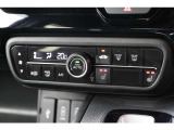 フルオートエアコンを装備。車内の温度設定もしやすいです。