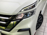 【LEDヘッドライト】悪天候や夜間走行時も良好な視界を確保し安心して運転できる高輝度LEDヘッドライトを装備!点灯速度が早く、消費電力も抑えられています。