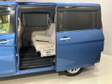 【両側オートスライドドア】子供を乗せたりするのにも隣の車を気にせずストレスフリー★雨の日などはリモコンキーからドアの開閉ができてとても便利な両側オートスライドドア★