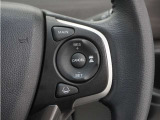 ◆アダプティブクルーズコントロール◆予め設定した車速内でクルマが自動的に加減速。前走車との適切な車間距離を維持しながら追従走行します。【LKAS】車線維持支援システムでステアリング操作を支援。