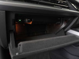 ご納車前に行います点検100項目におきまして、専用のテスターやツールを用いて細かな診断を行います。