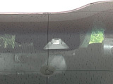 【ホンダセンシング】走行中に前方の車両等を認識し、衝突しそうな時は警報とブレーキで衝突回避と被害軽減をアシスト。より安全にドライブをお楽しみいただけます。