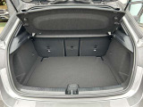 納車前には、メーカー規定に基づき、認定中古車ならではのしっかりとした整備をしてからご納車させて頂きます。熟練のメカニックがお客様に届く事を思い、1台1台入念に点検、整備致します。