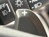 ★パドルシフト★ ハンドルにある『+』と『-』のレバーを指先で操ることで、マニュアル車感覚のシフトチェンジが楽しめるパドルシフトです☆