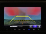 【バックカメラ】運転が苦手な方も車庫入れラクラクです!ギアをリバースに入れれば自動的に切り換わりますので、面倒な操作は不要です♪狭い駐車場もお車を傷つけず安心ですね!