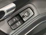 電動可倒式ドアミラー搭載です。