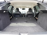 大型のスーツケースや、一般的なベビーカーが積み込める実用的な広さを備えたラゲッジルームです。後部座席を倒せばたくさんの荷物を積めるフラットなラゲッジスペースになります。
