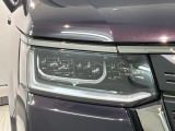 LEDヘッドライトは、点灯の瞬間から最大光量を発揮し、突然暗くなるトンネルなどでの安定感を高めます。
