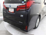 後方から接近する車両を検知して、衝突被害の軽減に寄与する安全機能リヤクロストラフィックオートブレーキ[パーキングサポートブレーキ(後方接近車両)]が装着されています。