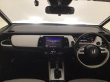 【前方視界】開放的な前方視界!運転がしやすく疲れにくいです♪窓が大きく、見通しがとっても良いおクルマですよ♪