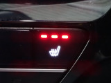 運転席と助手席には、【シートヒーター】が装備されています。温度調整もそれぞれお好みの設定で快適なドライブを楽しめます。腰から下が暖まると、暖房よりも体があったまりますよ。