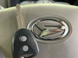 【キーレス】少し離れた場所からでもボタン一つでドアの開錠・施錠ができるのでとっても便利!ドアの鍵穴周りに傷をつけることもありません♪
