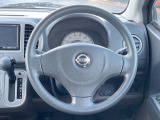 インテリアに合わせたデザインのステアリングは、運転される方のことも考え、運転しやすい形状、大きさです。是非一度、実際に触ってお確かめください。