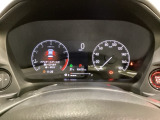 ハイブリット車専用のメーターです。右側の大型スピードメーターに加え、ステアリングスイッチを使って左のマルチインフォメーション・ディスプレイで燃費や動力伝達などの情報が見れるようになっています。