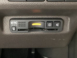 ハンドルの右下にETCがついています。高速道路の料金所の通過も楽々です!。 カードの取り出しもしやすい場所についています。
