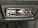 ハンドルの右下にETC2.0がついています。高速道路の料金所の通過も楽々です!。 カードの取り出しもしやすい場所についています。