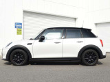 お車の詳細等はお気軽にMINI正規ディーラー アルコン までお問い合わせくださいませ。スタッフ一同、お待ちしております!