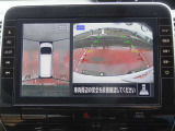 【アラウンドビューモニター】専用のカメラにより、上から見下ろしたような視点で360度クルマの周囲を確認することができます☆死角部分も確認しやすく、切り返しや駐車も安心して行えます。