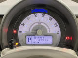 【メーターまわり】ドライバーから見やすい位置にあって安全運転に寄与します。メーターも見やすくてシンプルなデザインになっております。