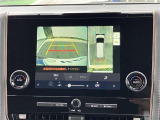 【全周囲モニター】フロント+サイド+バックにカメラが装着されています。車庫入れが苦手な方もこれがあれば安心ですね。