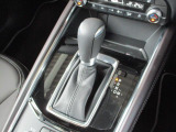 ロックアップ領域を拡大し、よりスムーズでダイレクトなドライビングフィールを実現したスカイアクティブドライブを搭載しています。