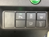 ハンドルの右側には安全装備の、CTBA(シティブレーキアシストシステム)とVSA(ABS+TCS+横滑り抑制)の解除スイッチなどがついています。
