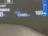 視認性に優れたメーターを採用しており、走行中でも車速や情報が分かりやすく表示されます。運転時の視線移動をむりのない範囲に抑え、快適で安心感のあるドライブをサポートします。
