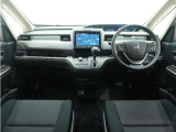 ◆視界広々で非常に運転しやすくロングドライブでも疲れを感じさせないすっきりとまとまったインパネ周りです。