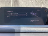 ハンドル操作をアシストすることにより車線からの逸脱回避を支援します。