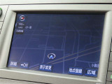 メーカー装着のナビを装備しております。