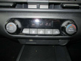 ★オートエアコン★温度設定だけで車がいつも快適に自動調整します♪風量や吹き出し口も自動で行われます。もちろんお好みの設定にも調整可能です♪