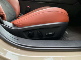 電動シート、運転者に合わせてシート位置を2個設定できます。
