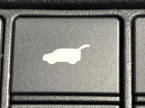 【パワーバックドア】スマートキーや運転席のボタンを押すだけでリアゲートが自動で開閉します!荷物を持っている時や、高い位置にあるバックドアを閉める際に便利な機能です♪