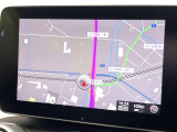 ●純正ナビ:一体感のあるナビは、高級感ある車内を演出してくれます。オーディオ機能も充実しておりますので、運転もより楽しめます♪