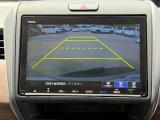 駐車時の安全確認をサポートするバックカメラも使用できます。インターナビで様々な情報を得ることもできます。