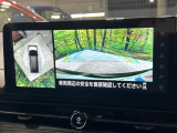 【アラウンドビューモニター】専用のカメラにより、上から見下ろしたような視点で360度クルマの周囲を確認することができます☆死角部分も確認しやすく、狭い場所での切り返しや駐車もスムーズに行えます。