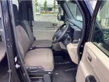 運転席も綺麗な状態です!ヘタリや傷、汚れもございません!!