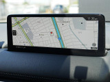 マツダコネクトの10.25インチワイドセンターディスプレイです。『Android Auto』『Apple CarPlay』や独自のコネクテッドサービスに対応したインターフェイスシステムです。
